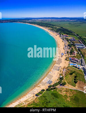 Toller Tag Luftaufnahme. Seascape der Felsen an der Küste von Chernomorets, Region Burgas, Bulgarien. Stockfoto