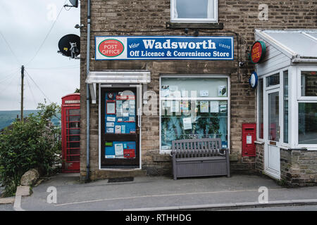 Der Kiosk an der Ecke mit der lokalen Gemeinschaft in Wadsworth, über Hebden Bridge. Stockfoto