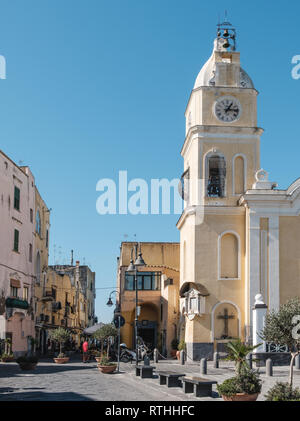 Die Stadt Corricella auf der malerischen Insel Procida, vor der Küste von Neapel, Italien. Stockfoto