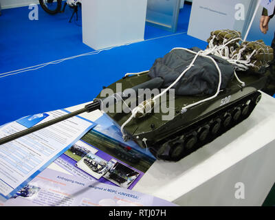 Kubinka, Russland - 12. Juni 2011: Museum für gepanzerte Fahrzeuge unter freiem Himmel und unter Schuppen in Kubinka in der Nähe von Moskau. Stockfoto