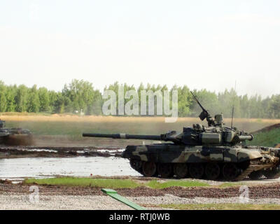 Kubinka, Russland - 12. Juni 2011: Museum für gepanzerte Fahrzeuge unter freiem Himmel und unter Schuppen in Kubinka in der Nähe von Moskau. Stockfoto