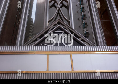 570 Art-déco-Eingang der 570 Lexington Avenue, Manhattan, New York, USA Stockfoto