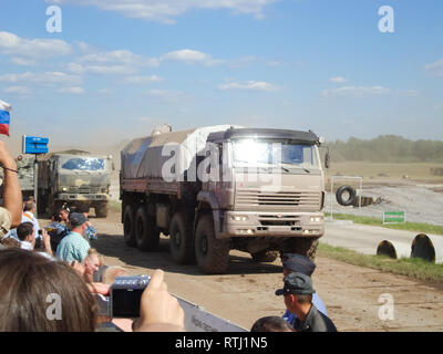 Kubinka, Russland - 12. Juni 2011: Museum für gepanzerte Fahrzeuge unter freiem Himmel und unter Schuppen in Kubinka in der Nähe von Moskau. Stockfoto