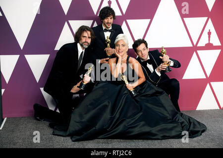 Andrew Wyatt, Anthony Rossomando, Mark Ronson und Lady Gaga, Gewinner des Best Original Song für HALLOW'S" von "Ein Stern geboren wird, "in der Presse während der 91. jährlichen Academy Awards in Hollywood und Highland pose am 24. Februar 2019 in Hollywood, Kalifornien. Stockfoto