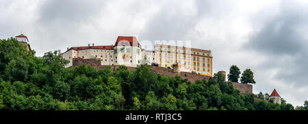 Veste Oberhaus, eine Festung hoch über der Stadt Passau, wurde im Jahr 1219 gegründet. Stockfoto