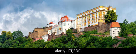 Veste Oberhaus, eine Festung hoch über der Stadt Passau, wurde im Jahr 1219 gegründet. Stockfoto