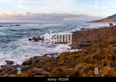 Sonnenuntergang über dem Ozean, Atlantik Küste Kap Spartel in der Nähe von Tanger, Marokko Stockfoto