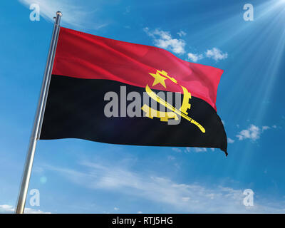 Angola Fahne Winken auf der Pole gegen Sonne und blauer Himmel. High Definition Stockfoto