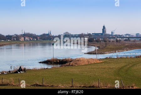 Blick auf die Stadt Deventer und den Fluss IJssel' in den Niederlanden, Provinz Overijssel Stockfoto