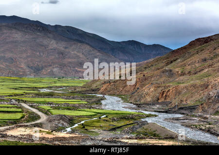 Landschaft von Sakya-Kloster, Shigatse Präfektur, Tibet, China betrachtet Stockfoto