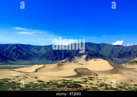 Sanddünen in Yarlung Tsangpo (Brahmaputra) River Valley, zwischen Kamba Pass und Deyang, Präfektur Lhoka (shannan), Tibet, China Stockfoto