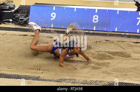 Großbritanniens Katarina Johnson-Thomson im Fünfkampf Frauen Weitsprung während des Tages eine der Europäischen Indoor Leichtathletik WM im Emirates Arena, Glasgow. Stockfoto