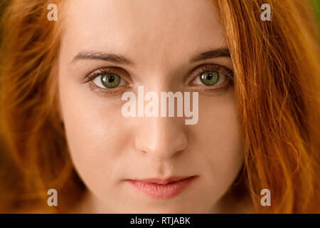 Portrait der junge rothaarige Frau mit perfekte Haut Stockfoto