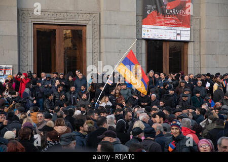 YEREVAN, Armenien - Mar 01, 2019: armenische Volk freundlich marschieren auf den Straßen von Eriwan - Samtene Revolution - Vizepräsident Nikol Pashinyan - Stockfoto