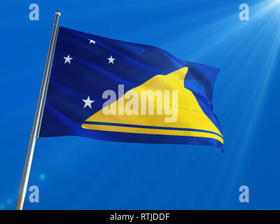 Tokelau National Flagge schwenkten auf Pole gegen Deep Blue Sky. High Definition Stockfoto