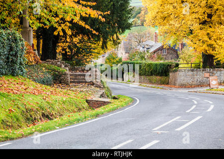 Herbst im Cotswold Dorf Coleshill in Gloucestershire, England, Großbritannien Stockfoto