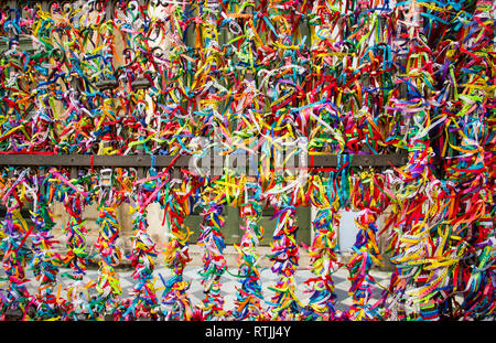 Fitas do Bonfim Brasilien möchte Bänder/Armbänder aus der Nosso Senhor do Bonfim da Bahia Kirche in Salvador, Bahia, Brasilien Stockfoto