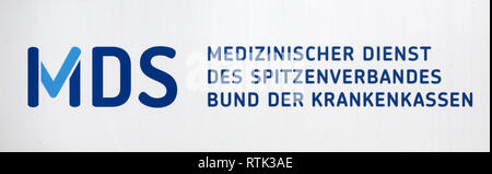 Essen, Deutschland. 01 Mär, 2019. Das Foto zeigt das Unternehmen Zeichen für den Medizinischen Dienst der Spitzenverband der Krankenkassen. Der MDK (Medizinische Dienste der Krankenversicherungen) haben gefunden, dass jeder zweite geprüften Krankenhaus Rechnung noch immer nicht korrekt ist. Foto: Roland Weihrauch/dpa/Alamy leben Nachrichten Stockfoto