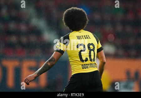 Augsburg, Deutschland. 01 Mär, 2019. Axel WITSEL, BVB 28, halbe Größe, Porträt, FC Augsburg - BORUSSIA DORTMUND 2-1 - DFL-Bestimmungen verbieten die Verwendung von Fotografien als BILDSEQUENZEN und/oder quasi-VIDEO - 1. Deutschen Fußball-Bundesliga, Augsburg, März 1, 2019 Saison 2018/2019, Spieltag 24, BVB, Bayern Credit: Peter Schatz/Alamy leben Nachrichten Stockfoto