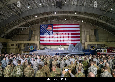 Präsident Donald J. Trumpf liefert Erläuterungen zu den Truppen am Joint Base Elmendorf-Richardson in Anchorage, Alaska Donnerstag, Februar 28, 2019, nach seinem zweiten Gipfeltreffen in Hanoi, Vietnam, mit der Vorsitzende Kim Jong Un Menschen: Präsident Donald Trump Stockfoto