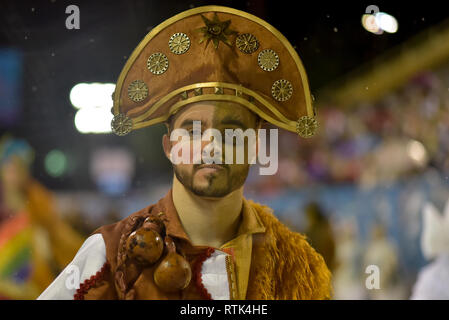 Rio De Janeiro, Brasilien. 02 Mär, 2019. RJ - Rio de Janeiro - 01/03/2019 - Akademische Parade der Rocinha Karneval in Rio 2019 - Teilnehmer der Parade der Sambaschule ACADEMICOS da ROCINHA während der Präsentation des samba Schulen der Gruppe A im Sambodromo da Marques de Sapucai in der Karneval von Rio 2019. Foto: Thiago Ribeiro/AGIF AGIF/Alamy Credit: Live-Nachrichten Stockfoto