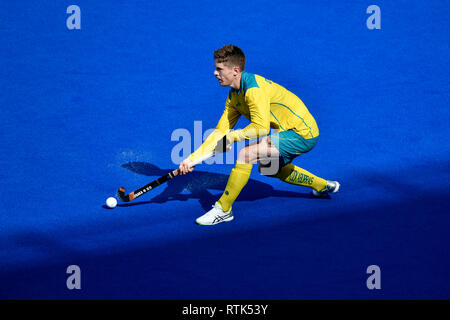 2. März 2019, Sydney Olympic Park Hockey Centre, Sydney, Australien; FIH Mens Pro League Hockey, Australien im Vergleich zu Spanien; Matthew Dawson von Australien den Ball Stockfoto