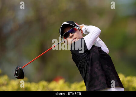 Singapur. 2 Mär, 2019. Hyo Joo Kim von Südkorea Stücke weg in der 3. Bohrung während der dritten Runde der Frauen-WM im Tanjong Kurs, Sentosa Golf Club. Credit: Paul Miller/ZUMA Draht/Alamy leben Nachrichten Stockfoto