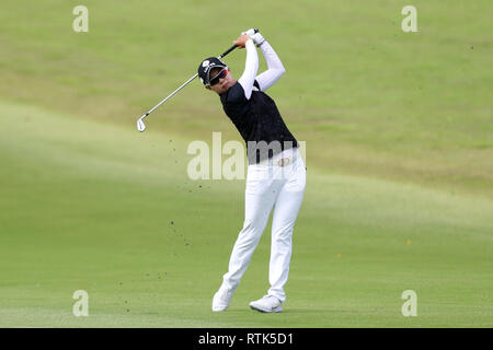 Singapur. 2 Mär, 2019. Hyo Joo Kim von Südkorea spielt einen Schuß auf der 1. Bohrung in der dritten Runde der Frauen-WM im Tanjong Kurs, Sentosa Golf Club. Credit: Paul Miller/ZUMA Draht/Alamy leben Nachrichten Stockfoto