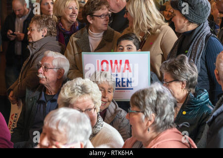 Dubuque, Iowa, USA. 1. März, 2019. Massachusetts Senator Elizabeth Warren hielt eine Organisation der Kundgebung auf dem Stein Cliff Weingut in Dubuque, Iowa, USA am Freitag. Warren war, werbend für die Iowa Caucus 2020 Präsidentschaftswahlen in ihrer Suche nach der Demokratischen Partei eine Nominierung. Credit: Keith Turrill/Alamy leben Nachrichten Stockfoto