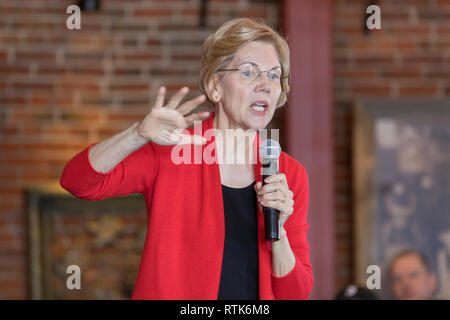 Dubuque, Iowa, USA. 1. März, 2019. Massachusetts Senator Elizabeth Warren hielt eine Organisation der Kundgebung auf dem Stein Cliff Weingut in Dubuque, Iowa, USA am Freitag. Warren war, werbend für die Iowa Caucus 2020 Präsidentschaftswahlen in ihrer Suche nach der Demokratischen Partei eine Nominierung. Credit: Keith Turrill/Alamy leben Nachrichten Stockfoto