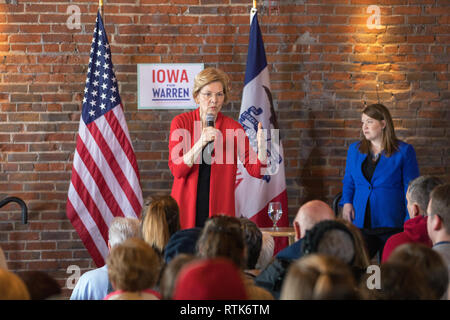 Dubuque, Iowa, USA. 1. März, 2019. Massachusetts Senator Elizabeth Warren hielt eine Organisation der Kundgebung auf dem Stein Cliff Weingut in Dubuque, Iowa, USA am Freitag. Warren war, werbend für die Iowa Caucus 2020 Präsidentschaftswahlen in ihrer Suche nach der Demokratischen Partei eine Nominierung. Credit: Keith Turrill/Alamy leben Nachrichten Stockfoto