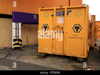 Wolverhampton, Großbritannien. 2 Mär, 2019. Ein Premier League Zeichen steht hinter einer an Molineux überspringen vor. Credit: Paul Roberts/bis Top/Alamy leben Nachrichten Stockfoto