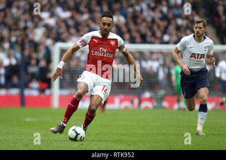 London, Großbritannien. 02 Mär, 2019. Pierre-Emerick Aubameyang von Arsenal läuft mit dem Ball während der Premier League Spiel zwischen Arsenal und Tottenham Hotspur im Wembley Stadion am 2. März 2019 in London, England. (Foto von Mick Kearns/phcimages.com) Stockfoto