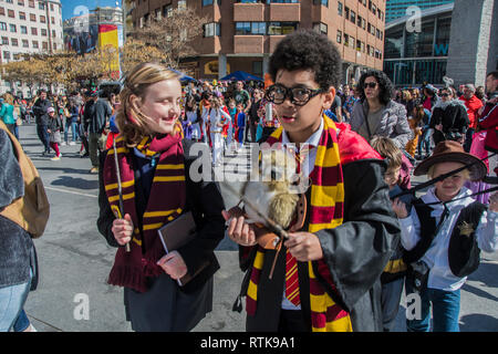 Feiern des Karneval auf den Straßen von Madrid nahm dieses Mal statt in der Nähe von Salamanca. Im Bild Kinder Verkleidung als Harry Potter Film, Kredit: Alberto Sibaja Stockfoto