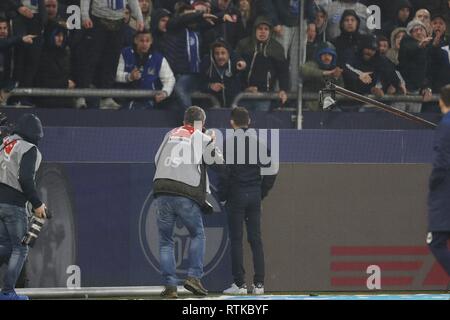 Gelsenkirchen, Deutschland. 02 Mär, 2019. firo: 02.03.2019, Fußball, 2018/2019, 1.Bundesliga FC Schalke 04 - Fortuna Düsseldorf Düsseldorf 0:4 Domenico Tedesco Abschied von den FAns | Verwendung der weltweiten Kredit: dpa/Alamy leben Nachrichten Stockfoto