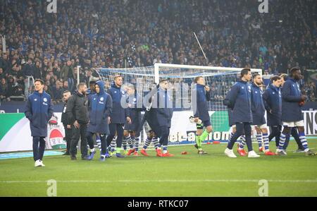 Gelsenkirchen, Deutschland. 02 Mär, 2019. firo: 02.03.2019, Fußball, 2018/2019, 1.Bundesliga FC Schalke 04 - Fortuna Düsseldorf Düsseldorf 0:4 ausgetauscht, Enttauschung Team vor Fans | Verwendung der weltweiten Kredit: dpa/Alamy leben Nachrichten Stockfoto