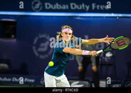 Dubai, VAE. 2. März 2019. Stefanos Tsitsipas verliert das Finale der 2019 Dubai Duty Free Tennis Meisterschaften. gegen Roger Federer aus der Schweiz. Tsitsipas verloren 4-6, 4-6 Credit: Feroz Khan/Alamy leben Nachrichten Stockfoto