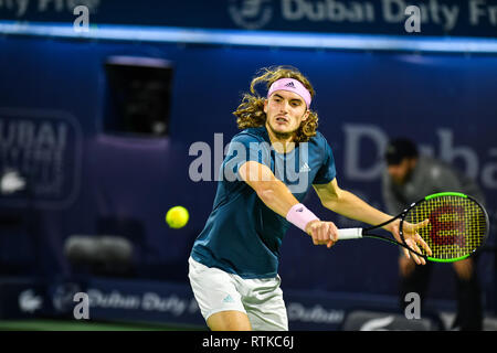 Dubai, VAE. 2. März 2019. Stefanos Tsitsipas verliert das Finale der 2019 Dubai Duty Free Tennis Meisterschaften. gegen Roger Federer aus der Schweiz. Tsitsipas verloren 4-6, 4-6 Credit: Feroz Khan/Alamy leben Nachrichten Stockfoto