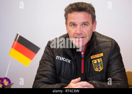 Heidelberg, Deutschland. 02 Mär, 2019. Dritte Match der Rugby Europa Meisterschaft 2019: Germany-Russia am 09.02.2019 in Heidelberg. Trainer Mike Ford (Deutschland) während der Pressekonferenz. Credit: Jürgen Kessler/dpa/Alamy leben Nachrichten Stockfoto