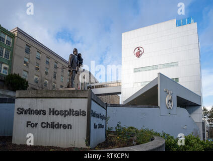 Bronzestatue von Jack Van Koten am Eingang der Shriners Kinderkrankenhaus in Portland, Oregon. Stockfoto