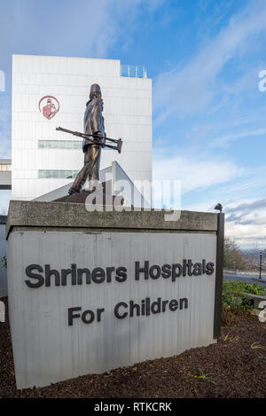 Bronzestatue von Jack Van Koten am Eingang der Shriners Kinderkrankenhaus in Portland, Oregon. Stockfoto