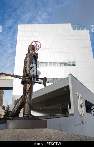 Bronzestatue von Jack Van Koten am Eingang der Shriners Kinderkrankenhaus in Portland, Oregon. Stockfoto