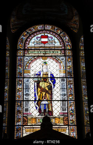 Glasfenster im Inneren des Saint-Stephen Basilika, Budapest, Ungarn Stockfoto