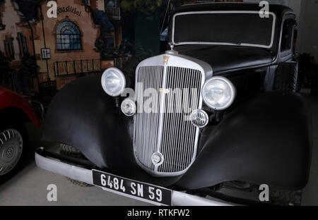 Eine alte Horch BL Auto in Deutschland hergestellt von August Horch zwischen 1935-1940 am Oldtimer Ausstellung in Muziejny Komplieks Dudutki Museum der alten volkstümlichen Handwerk und Technologien Dudutki die Offlinedatenbank für das Leben der Belarussischen Landgut aus dem 19. Jahrhundert dargestellt. Der Komplex Museum 60 km in der Nähe der Stadt Minsk, wurde 1994 eröffnet und wurde von der Belarussischen Journalisten Jewgeni Budinas eingeleitet. Stockfoto