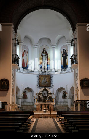 Chor und Altar der Römisch-katholischen Kirche des Heiligen Simon und Helena auch als die Rote Kirche in Platz der Unabhängigkeit in der Stadt Minsk, der Hauptstadt von Belarus gelegen bekannt Stockfoto