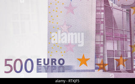 Die Rückseite Detail der 500 Euro Rechnung. Es zeigt das Bild eines Fensters oder Gebäude und einige Sterne Stockfoto