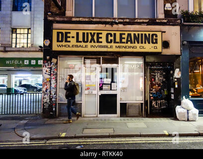 De-Luxe-Reinigung, Großhandel Unsichtbares Co Ltd, Brewer Street, Soho, London, W1, UK Stockfoto