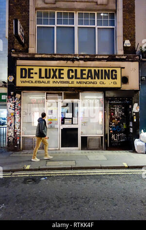 De-Luxe-Reinigung, Großhandel Unsichtbares Co Ltd, Brewer Street, Soho, London, W1, UK Stockfoto