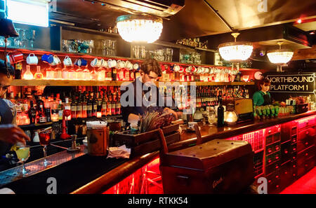 Cahoots, Cocktailbar, Königlichen Hof, London, England, Vereinigtes Königreich Stockfoto