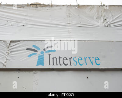 Interserve signage außerhalb Neuentwicklung auf Berwick Street, Soho, London, UK Stockfoto